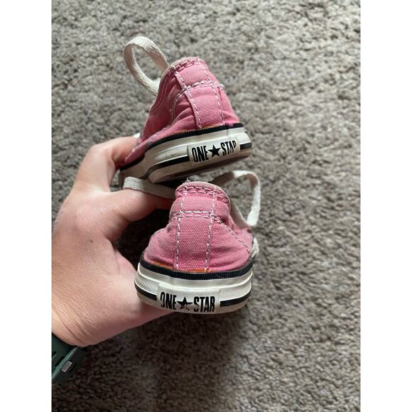 Girls One Star Pink Converse- size 7 - Picture 3 of 7